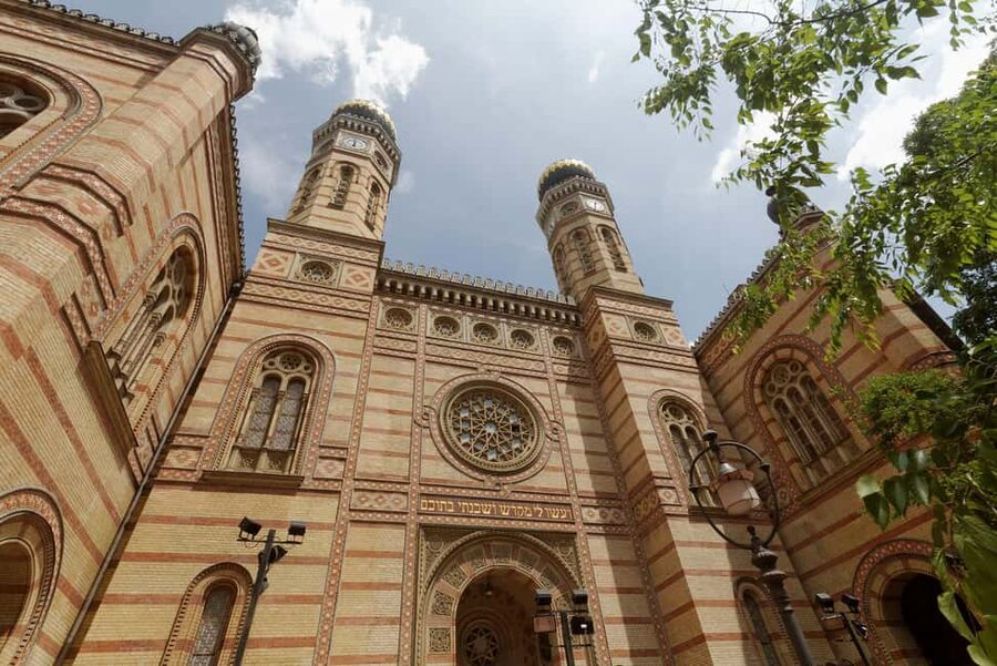 PRIVATE Budapest Jewish Heritage Walking Tour - Food Tasting - The quick stop at the Hungarian Electrotechnical Museum