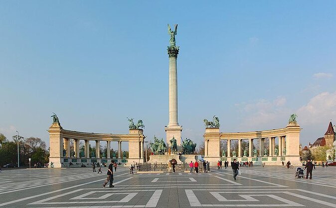 Private Budapest Sightseeing Tour: Royal Castle, Heroes Square, Chain Bridge - Hotel Pickup, Private Vehicle, and Departure Flexibility