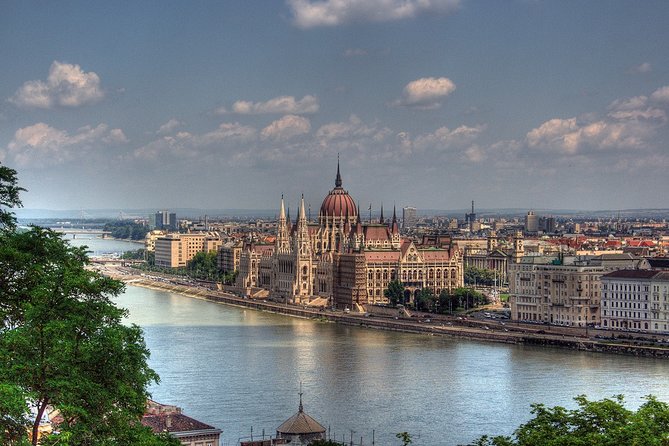 Private Budapest Sightseeing Tour: Royal Castle, Heroes Square, Chain Bridge - Great Central Market Hall: A Real Pause for Browsing and Snacks