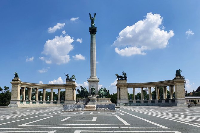 Private city tour by van - Andrassy Avenue (25 minutes): the grand boulevard moment