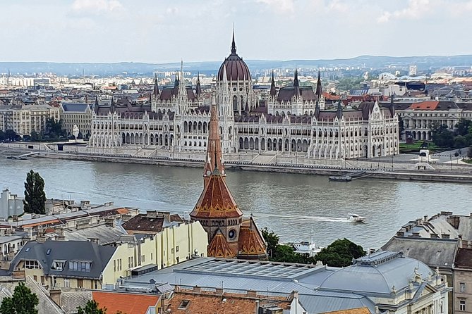 Private city tour by van - Szechenyi Baths and Pool (30 minutes): the photo stop to frame your thermal plan