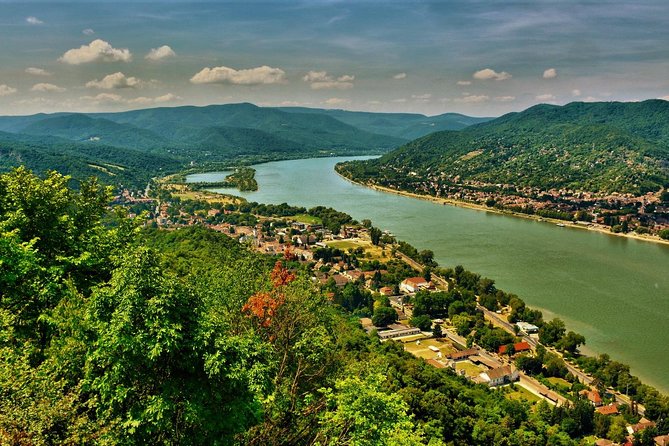 Private Danube Bend Experience with a comfortable air conditioned car - Budapest pickup and the easy rhythm of an 8-hour private day