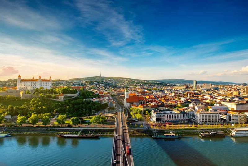 Private day trip: Budapest > Bratislava & Vienna, in English - Your English-speaking driver: friendly explanations, not a licensed guide