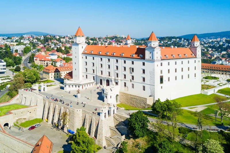Private day trip: Budapest > Bratislava & Vienna, in English - Budapest pickup and drop-off: the day starts on easy mode