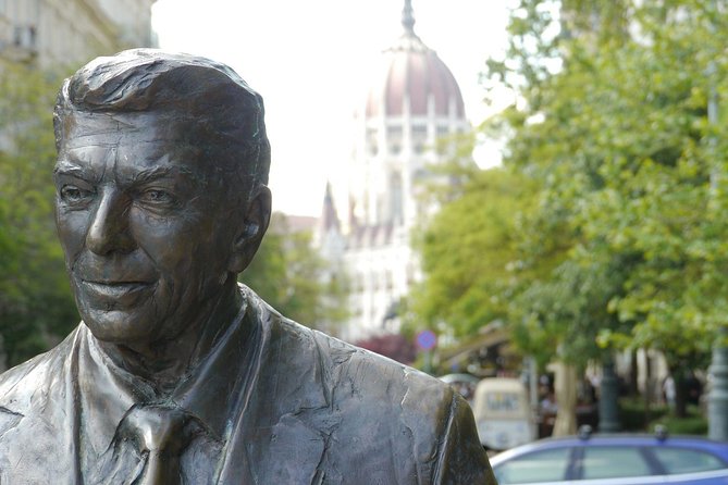 Private Downtown Pest Walking Tour - Ronald Reagan Statue: The Cold War Story, Told Locally