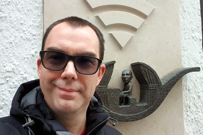 Private Family Friendly Walking Tour with Children in Budapest - Deák Ferenc tér start point: convenient, transit-friendly, and central
