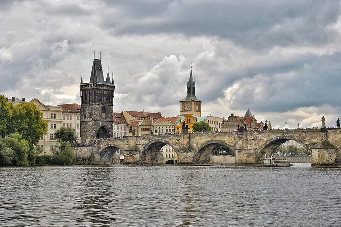 Private Transfer from Budapest to Prague with 2 hours for sightseeing - Included value: what’s covered in the price