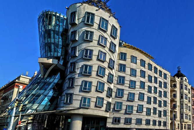 Private Transfer from Budapest to Prague with 2 hours for sightseeing - Price and logistics: is $439.50 per person worth it?