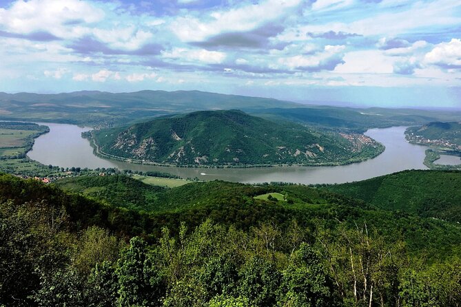 Scenic Danube River bend hills & the Art Town: Private Car Tour - Key things to know before you go