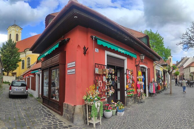 Scenic Danube River bend hills & the Art Town: Private Car Tour - Pickup and your guide: the convenience factor