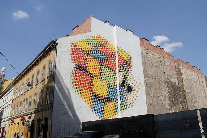 Street Art Tour Budapest - Meet-up at My Little Melbourne CoffeeBudapest and the tour’s pace