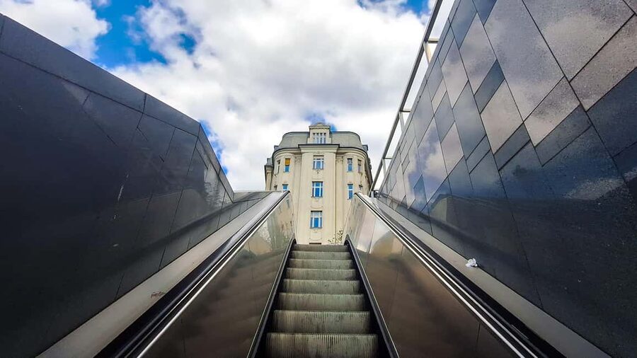 Street photography with your smartphone, tour of Budapest - Kalvin Square and the metro area: motion, timing, and human scale