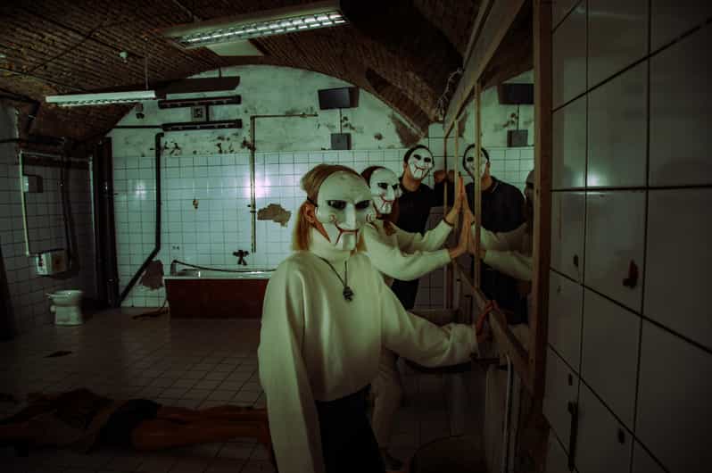 The Real Saw | Escape Room by PÁNiQ SZOBA - The horror atmosphere: set design, lighting, and mood