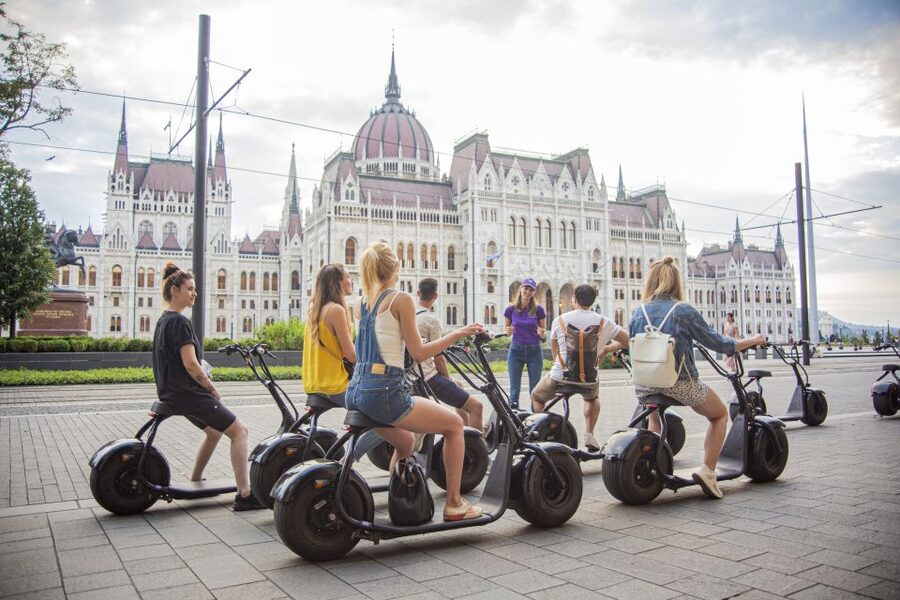 Top sights of Pest downtown on e-scooters incl. Parliament - Deák Ferenc tér Meeting Spot and the E-Magine Training Setup