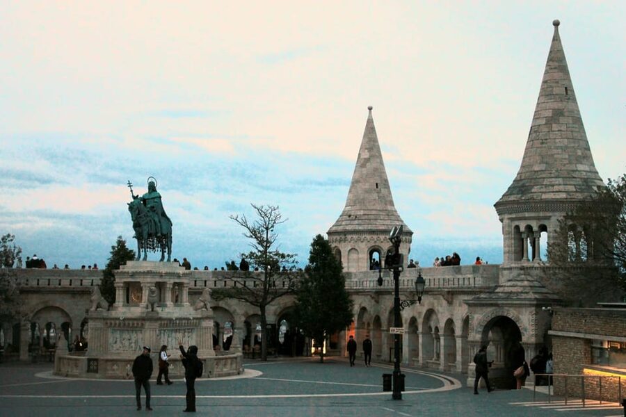 True Crime Walking Tour in the Buda Castle district - Matthias Church: the big landmark moment with serious tone