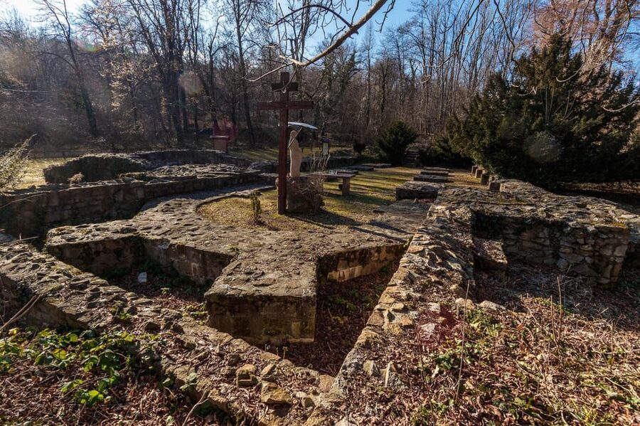 Walk to recent and aged spiritual sanctuaries near Budapest - Zsolt’s Hungary-Through-Language Approach