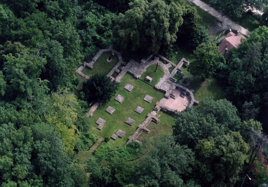 Walk to recent and aged spiritual sanctuaries near Budapest - Break for Lunch and Local Snacks (So You Don’t Rush Later)