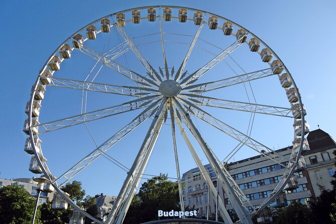 Walking Tour Budapest incl. the Shoes on the Danube Bank - Gresham Palace and the Hungarian Academy of Sciences: architecture nerd joy, but quick
